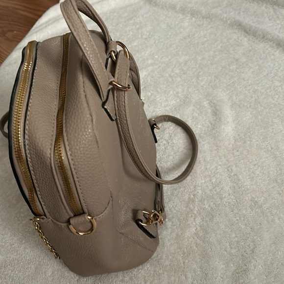 Leather backpack, mini a brown color with a gold chain for the long strap - Picture 2 of 7